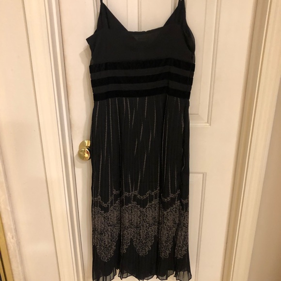 Ann Taylor Loft cocktail dress, blk, pleaded, Sz 8 - Picture 8 of 10